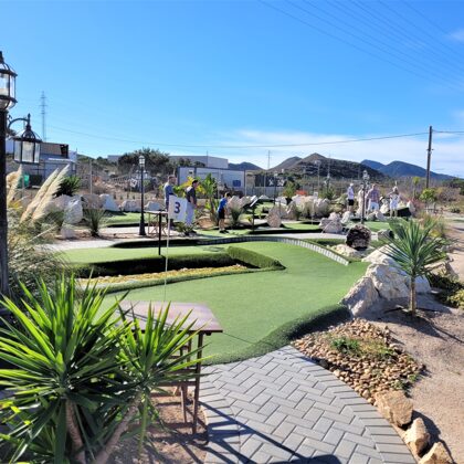 Mini golf op 700 m (https://www.facebook.com/lamangaadventuregolf)