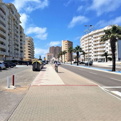 La Manga op 3 km, schiereiland tussen de Middellandse Zee en de Mar Menor.