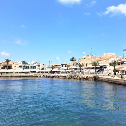 Cabo de Palos op 3 km, met leuke restaurants aan zee en vele winkels, bars en restaurants.