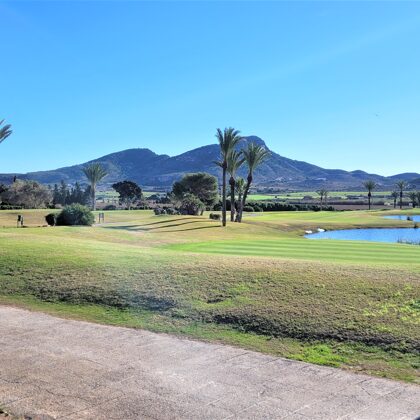 A 8 km, terrain de golf à La Manga Club.